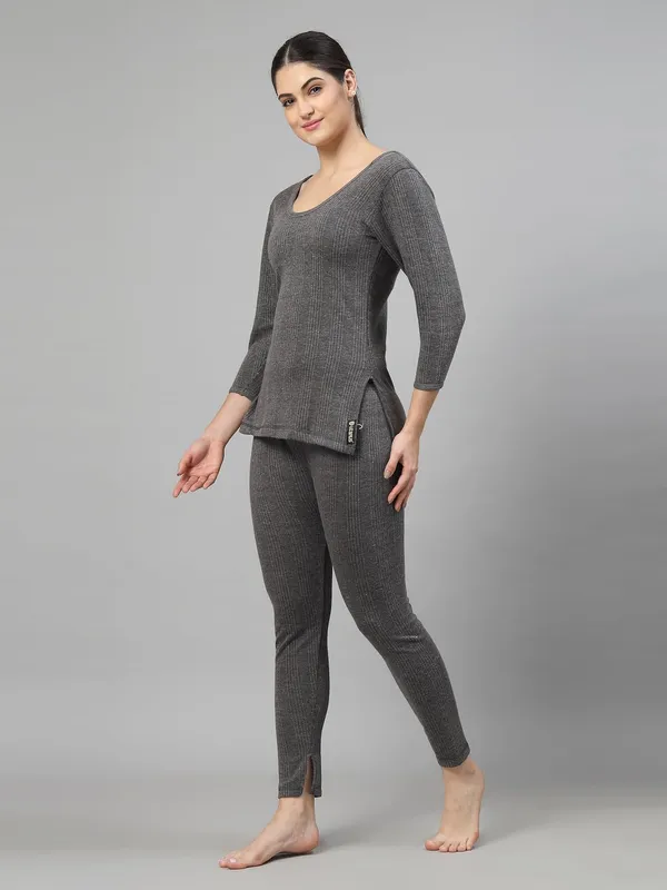 Black_Snug_Fit_Thermal_Top_And_Lower_Set_For_Women