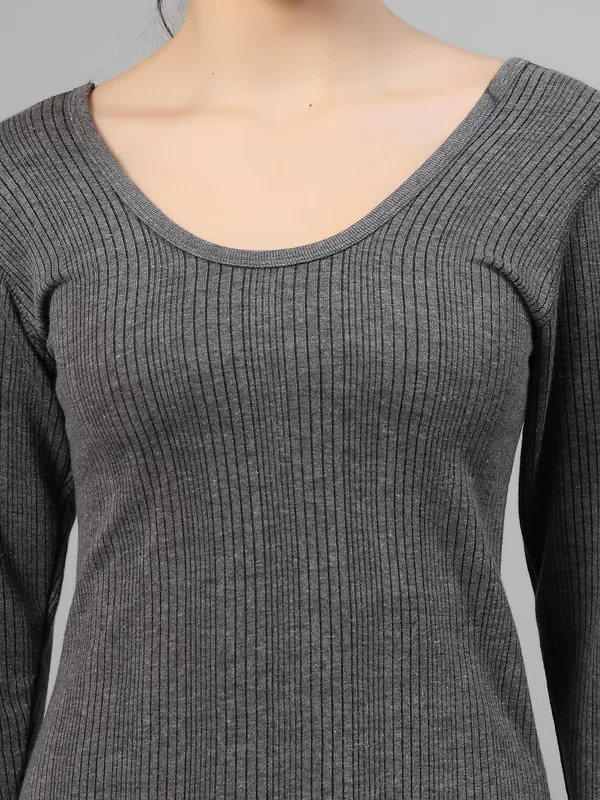 Black_Snug_Fit_Thermal_Top_And_Lower_Set_For_Women