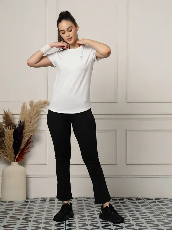 UZARUS_Women's_Regular_Fit_Gym_T-Shirt__Soft,_Breathable_&_Quick-Dry_Activewear__Ideal_for_Workout_,_Yoga,_Running,_Exercise,_Casual_Outings_&_Everyday_Comfort__Lightweight_&_Stretchable_Sportswear_Top_for_women