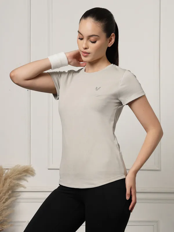 UZARUS_Women's_Regular_Fit_Gym_T-Shirt__Soft,_Breathable_&_Quick-Dry_Activewear__Ideal_for_Workout_,_Yoga,_Running,_Exercise,_Casual_Outings_&_Everyday_Comfort__Lightweight_&_Stretchable_Sportswear_Top_for_women