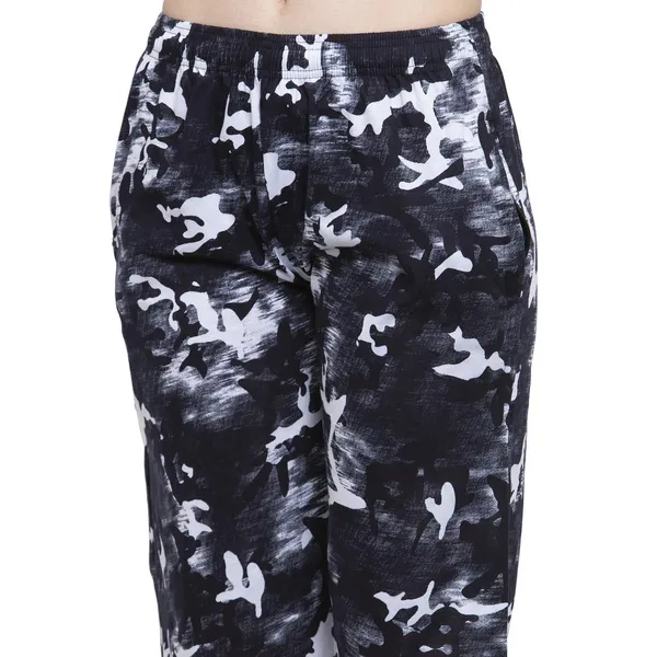 Camo_Black_Cotton_3/4_Capri_Shorts_With_Two_Zippered_Pockets_For_Women_&_Girls