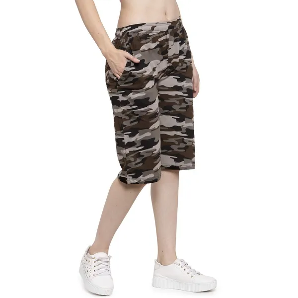 Camo_Green_Cotton_3/4_Capri_Shorts_With_Two_Zippered_Pockets_For_Women_&_Girls