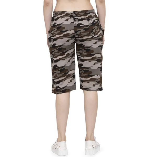 Camo_Green_Cotton_3/4_Capri_Shorts_With_Two_Zippered_Pockets_For_Women_&_Girls