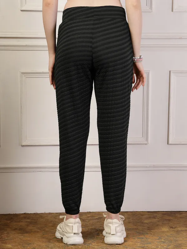 Green_Puff_Jogger_With_With_Elasticated_Drawstring_Waist_&_Side_Pocket_For_Women_&_Girls