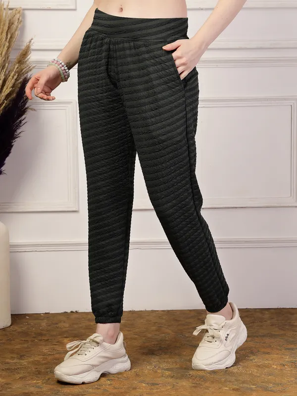 Green_Puff_Jogger_With_With_Elasticated_Drawstring_Waist_&_Side_Pocket_For_Women_&_Girls
