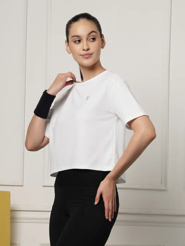 UZARUS_Women's_Regular_Fit_Gym_T-Shirt__Soft,_Breathable_&_Quick-Dry_Activewear__Ideal_for_Workout_,_Yoga,_Running,_Exercise,_Casual_Outings_&_Everyday_Comfort__Lightweight_&_Stretchable_Sportswear_Top_for_women