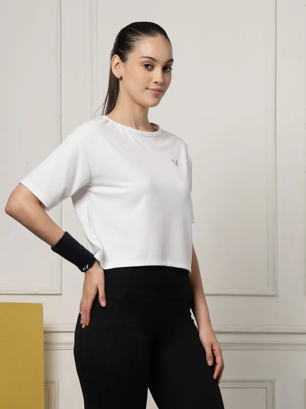 UZARUS_Women's_Regular_Fit_Gym_T-Shirt__Soft,_Breathable_&_Quick-Dry_Activewear__Ideal_for_Workout_,_Yoga,_Running,_Exercise,_Casual_Outings_&_Everyday_Comfort__Lightweight_&_Stretchable_Sportswear_Top_for_women