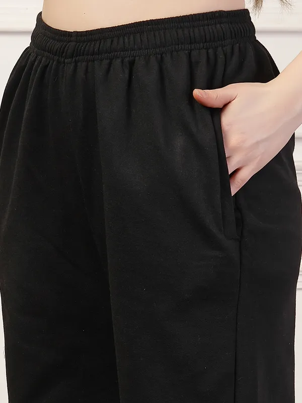 Black_Loose_Baggy_Fit_Joggers_With_Side_Pockets_&_Gripped_Hem_For_Women_&_Girls
