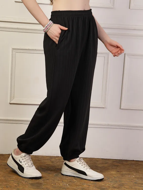 Black_Ultra_&_Soft_Baggy_Fit_Joggers_With_Side_Pockets_&_Gripped_Hem_For_Women_&_Girls