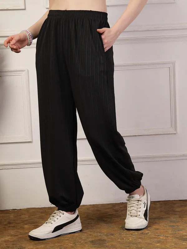 Black_Ultra_&_Soft_Baggy_Fit_Joggers_With_Side_Pockets_&_Gripped_Hem_For_Women_&_Girls