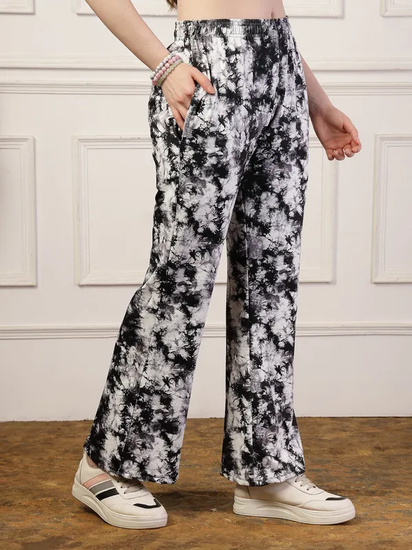 Black_Printed_Bell_&_Bottom_Trousers_With_2_Side_Pockets_For_Women_&_Girls
