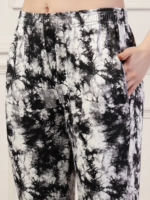 Black_Printed_Bell_&_Bottom_Trousers_With_2_Side_Pockets_For_Women_&_Girls
