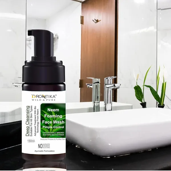 Neem_Leaf_Foaming_Sulphate_Free_Face_Wash|_Reduces_Pimples_&_Purifies_Skin_|_150_ml