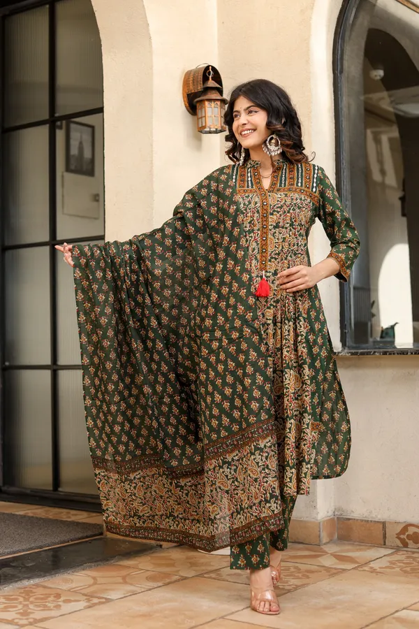 Bainkutpuri_Women's_Pure_Cotton_Handcrafted_and_Sanganeri_printed_Ethnic_Suit_Set_For_Women