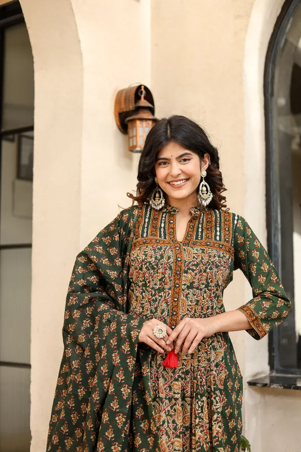 Bainkutpuri_Women's_Pure_Cotton_Handcrafted_and_Sanganeri_printed_Ethnic_Suit_Set_For_Women