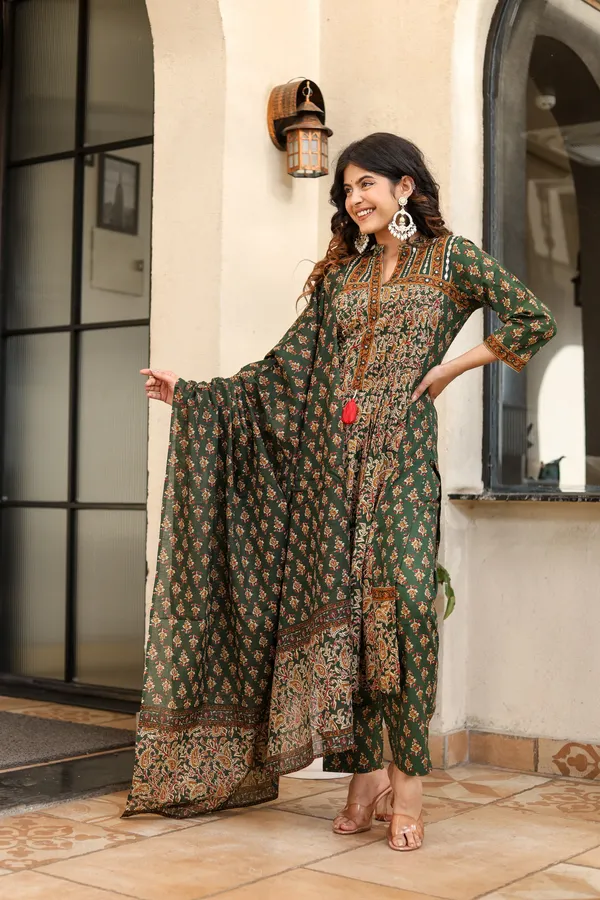 Bainkutpuri_Women's_Pure_Cotton_Handcrafted_and_Sanganeri_printed_Ethnic_Suit_Set_For_Women