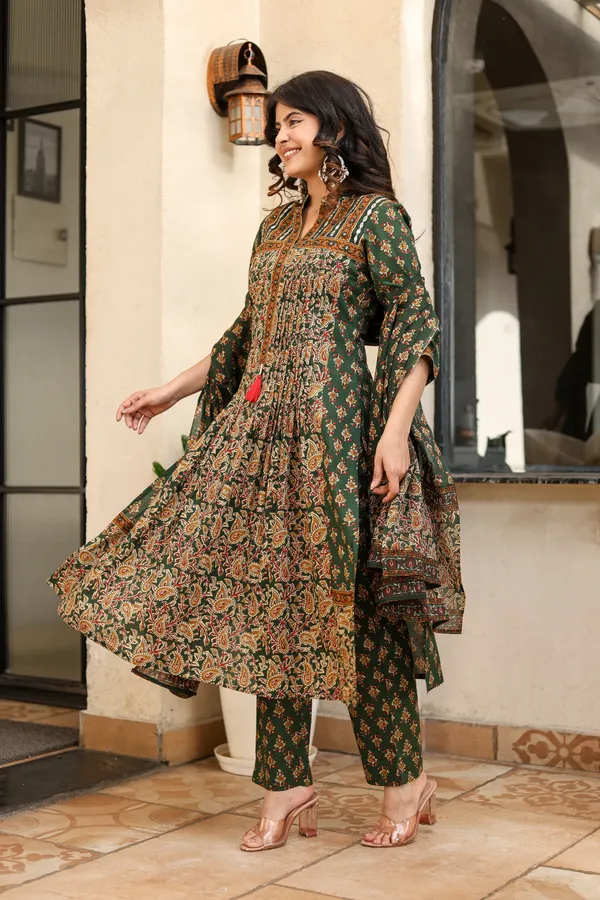 Bainkutpuri_Women's_Pure_Cotton_Handcrafted_and_Sanganeri_printed_Ethnic_Suit_Set_For_Women