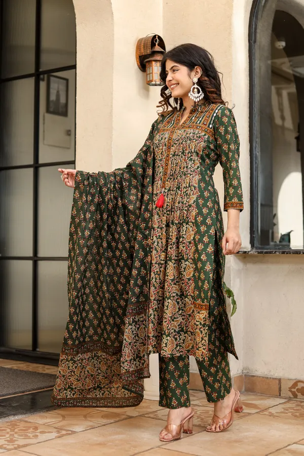 Bainkutpuri_Women's_Pure_Cotton_Handcrafted_and_Sanganeri_printed_Ethnic_Suit_Set_For_Women