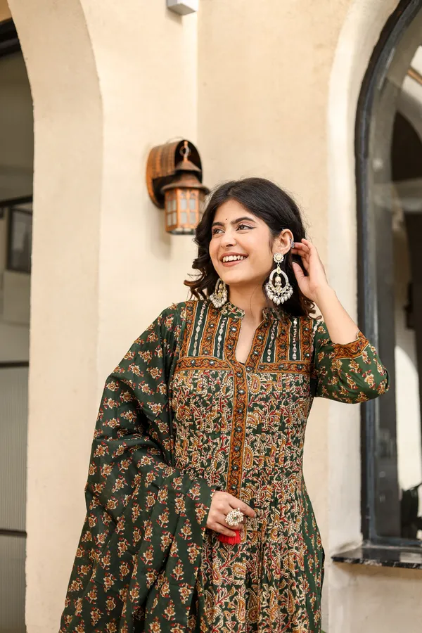 Bainkutpuri_Women's_Pure_Cotton_Handcrafted_and_Sanganeri_printed_Ethnic_Suit_Set_For_Women