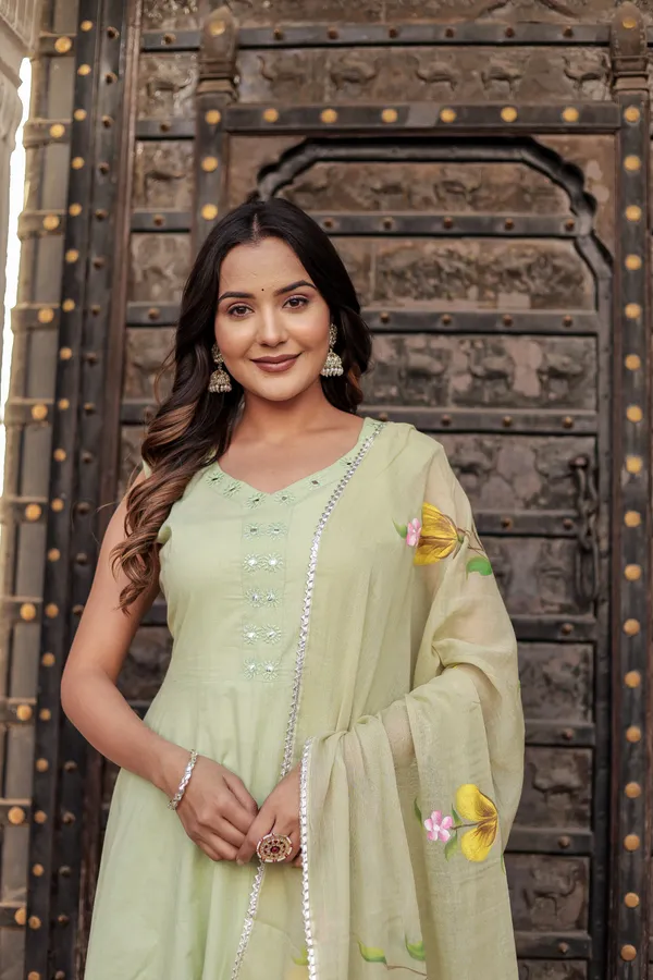 Bainkutpuri_Pista_Green_Women's_Pure_Cotton_Handcrafted_Ethnic_Suit_Set_For_Women
