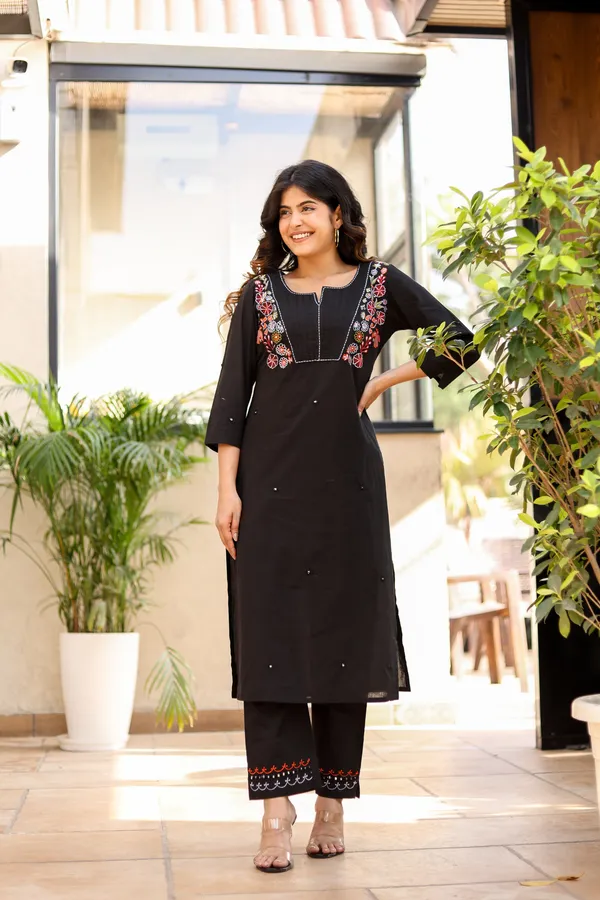 Black_Trendy_Design_Cotton_Kurta_Pant_Set_For_Women