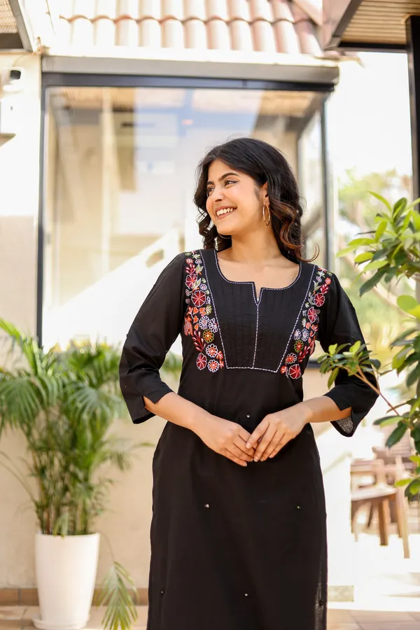 Black_Trendy_Design_Cotton_Kurta_Pant_Set_For_Women