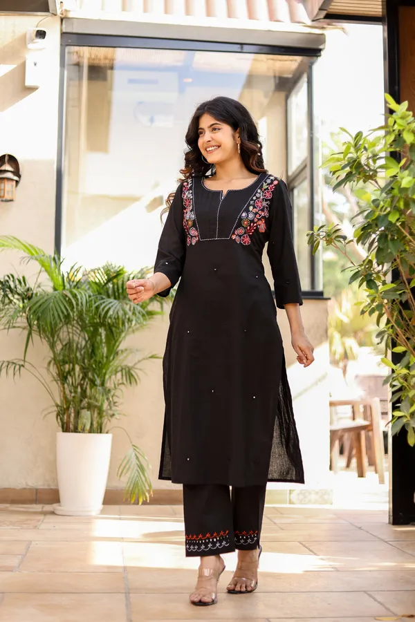 Black_Trendy_Design_Cotton_Kurta_Pant_Set_For_Women