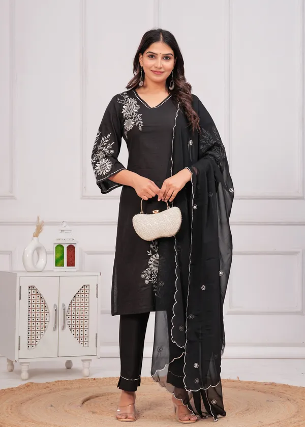 Bainkutpuri_Women_Black_embroidered_Ethnic_Suit_Set_for_Women