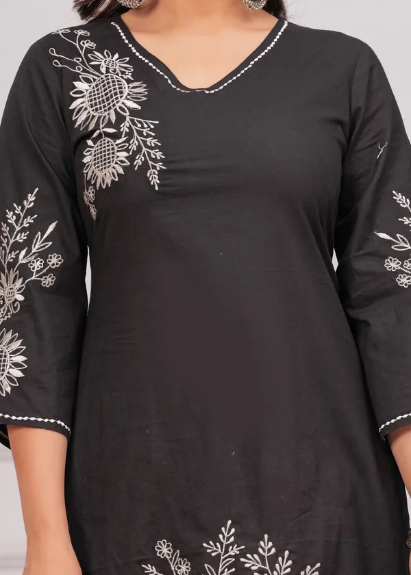 Bainkutpuri_Women_Black_embroidered_Ethnic_Suit_Set_for_Women
