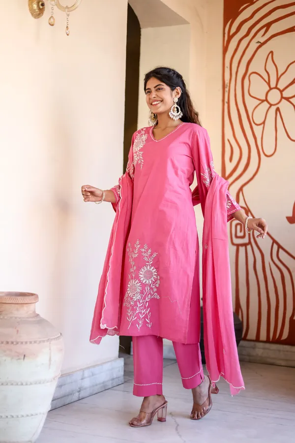 Bainkutpuri_Women_Pink_embroidered_Ethnic_Suit_Set_for_Women