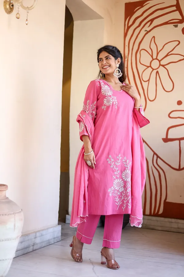 Bainkutpuri_Women_Pink_embroidered_Ethnic_Suit_Set_for_Women