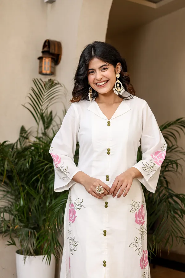 Bainkutpuri_Women's_Pure_Cotton_Handcrafted_brush_printed_kurta_Pant_Set_(White)