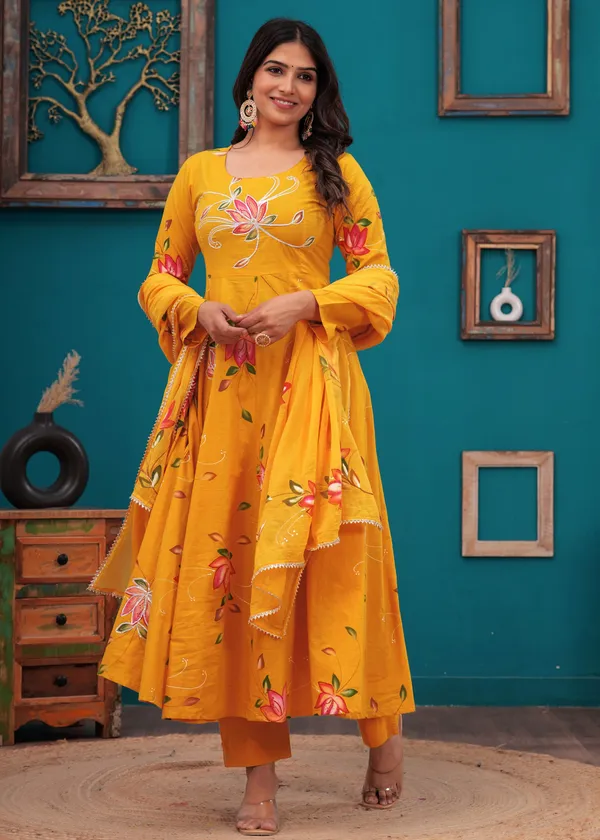 Bainkutpuri_Women_Lavender_embroidered_Ethnic_Suit_Set_for_Women