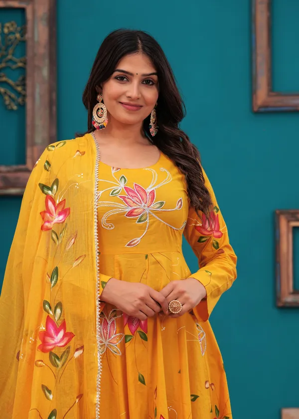 Bainkutpuri_Women_Lavender_embroidered_Ethnic_Suit_Set_for_Women