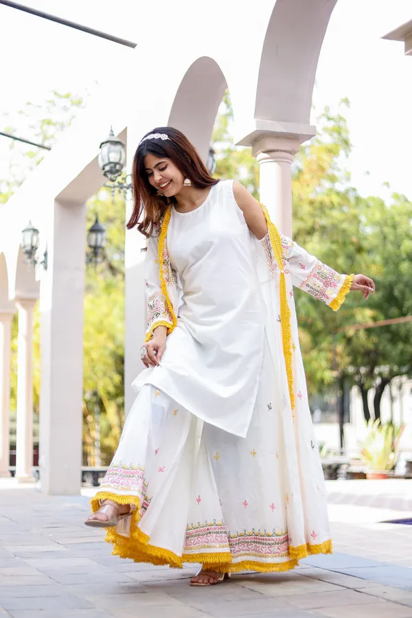 Bainkutpuri_Women_White_embroidered_Designer_Dress_set