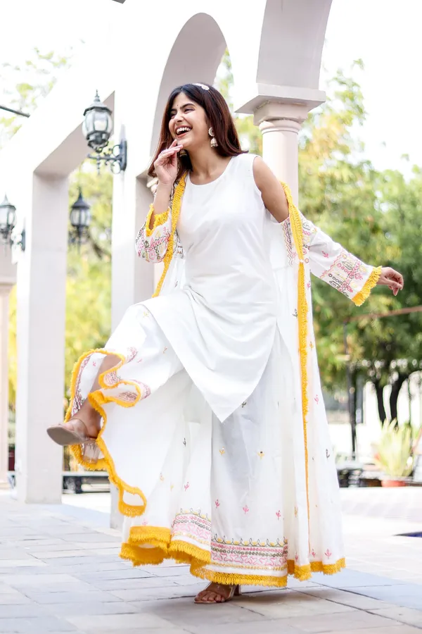Bainkutpuri_Women_White_embroidered_Designer_Dress_set