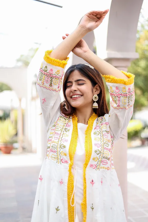 Bainkutpuri_Women_White_embroidered_Designer_Dress_set
