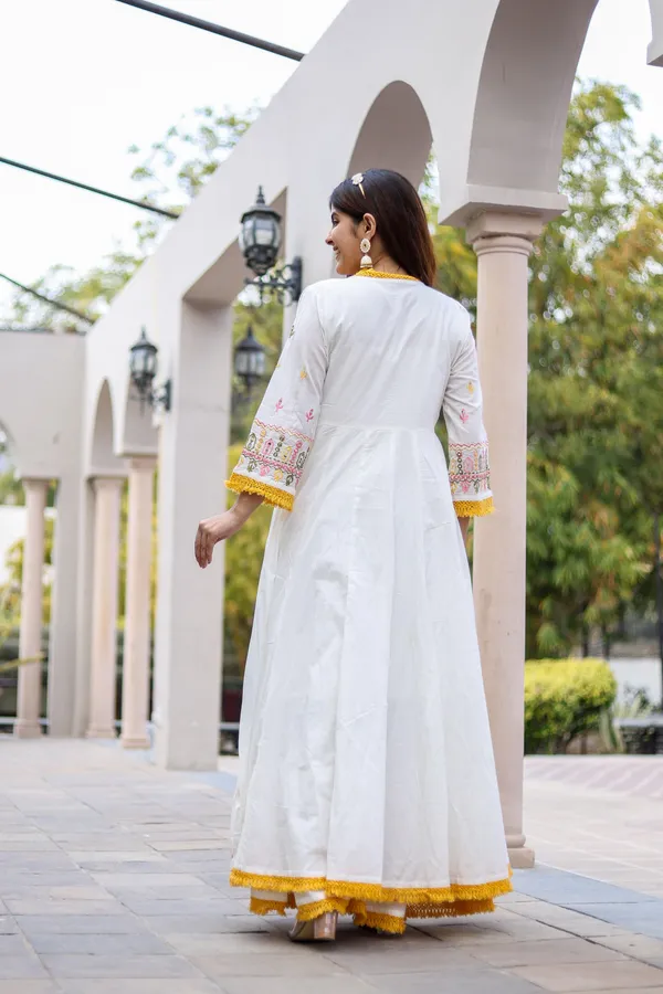 Bainkutpuri_Women_White_embroidered_Designer_Dress_set