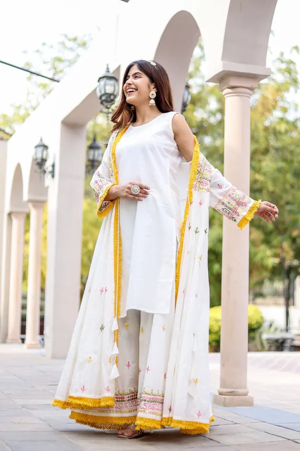 Bainkutpuri_Women_White_embroidered_Designer_Dress_set