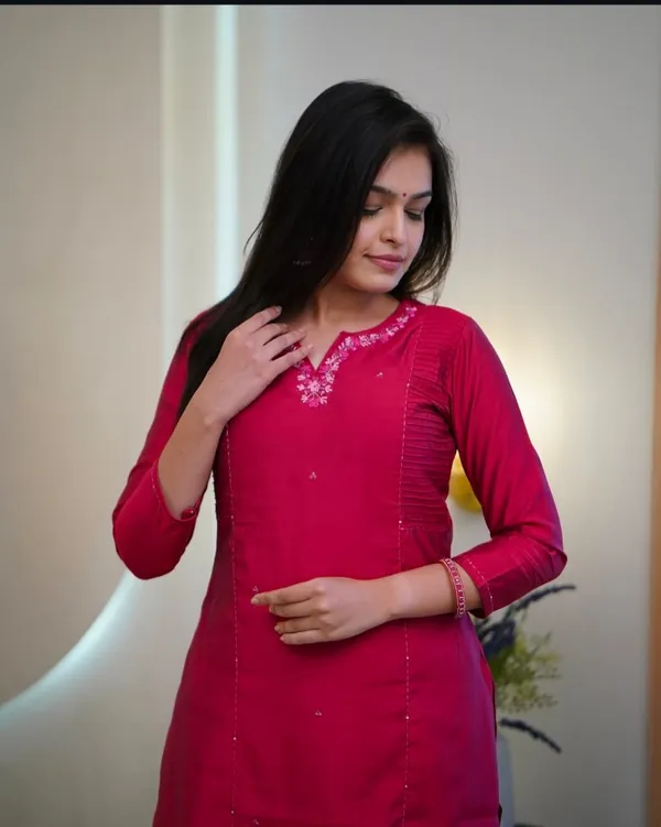 Red_Embroidered_Solid_Kurta_Pant_Set_For_Women