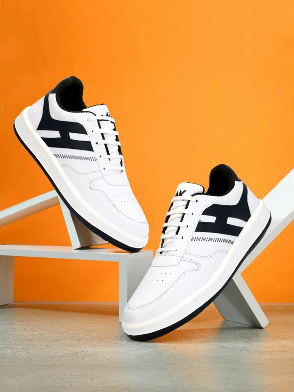 Premium_Trending_Sylish_And_Comfortable_Mens_White_Sneaker