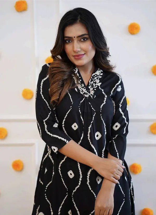 Black_Printed_Rayon_Kurti_With_Pant_For_Women