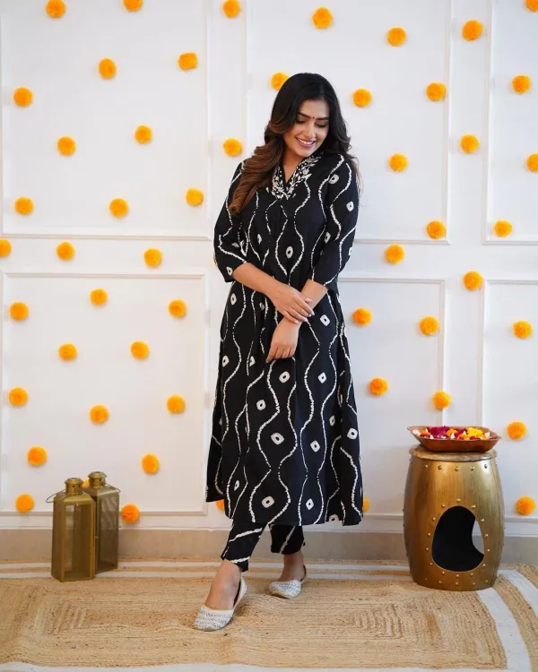 Black_Printed_Rayon_Kurti_With_Pant_For_Women
