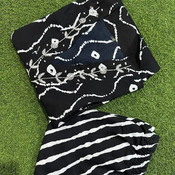 Black_Printed_Rayon_Kurti_With_Pant_For_Women