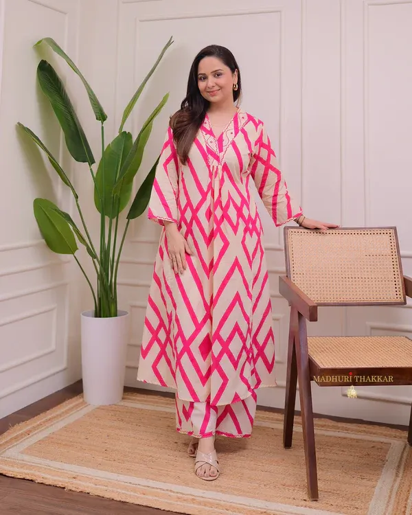 Pink_&_White_Printed_Rayon_Kurti_With_Pant_For_Women