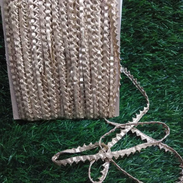 Gold_Nylon_Stylish_Edging_Lace_For_Saree,_Suit,_Lehenga,_Blouse,_Art_&_Craft_(40_Mtr)