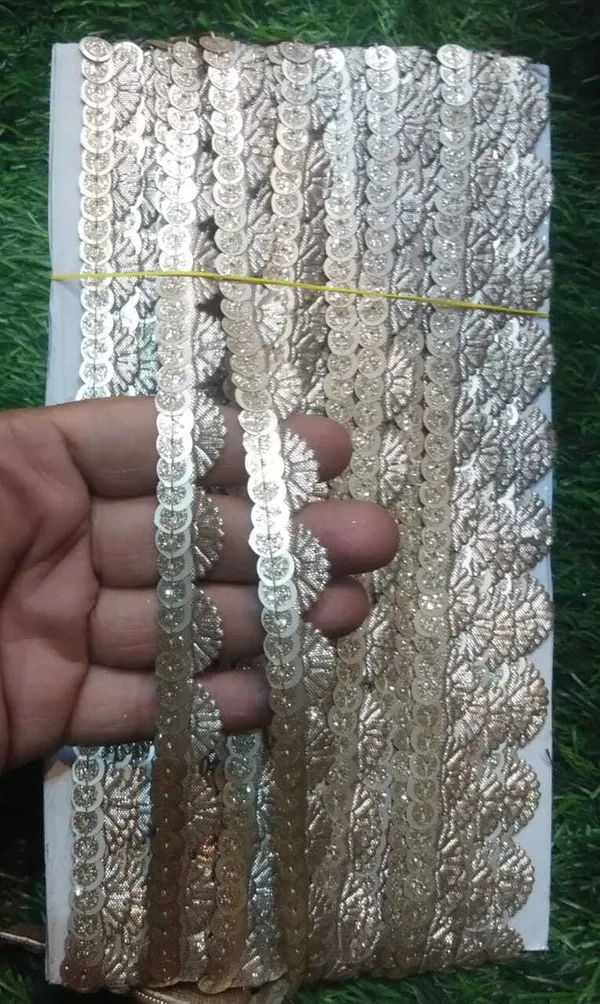 Gold_Silk_Stylish_Edging_Lace_For_Saree,_Suit,_Lehenga,_Blouse,_Art_&_Craft