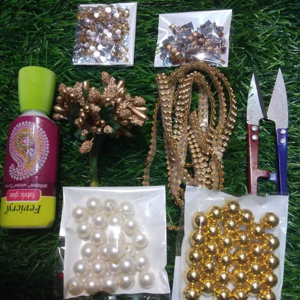 Gold_Nylon_Stylish_Edging_Lace_For_Saree,_Suit,_Lehenga,_Blouse,_Art_&_Craft_(1_Mtr)