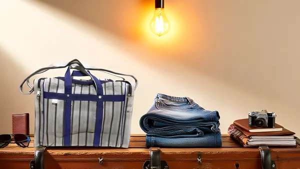 Spanish_Red_Washable_Duffle_TravellingPolyester_Bag_52_Ltr_With_2_Full_Size_Pocket_(_12"X14"_)