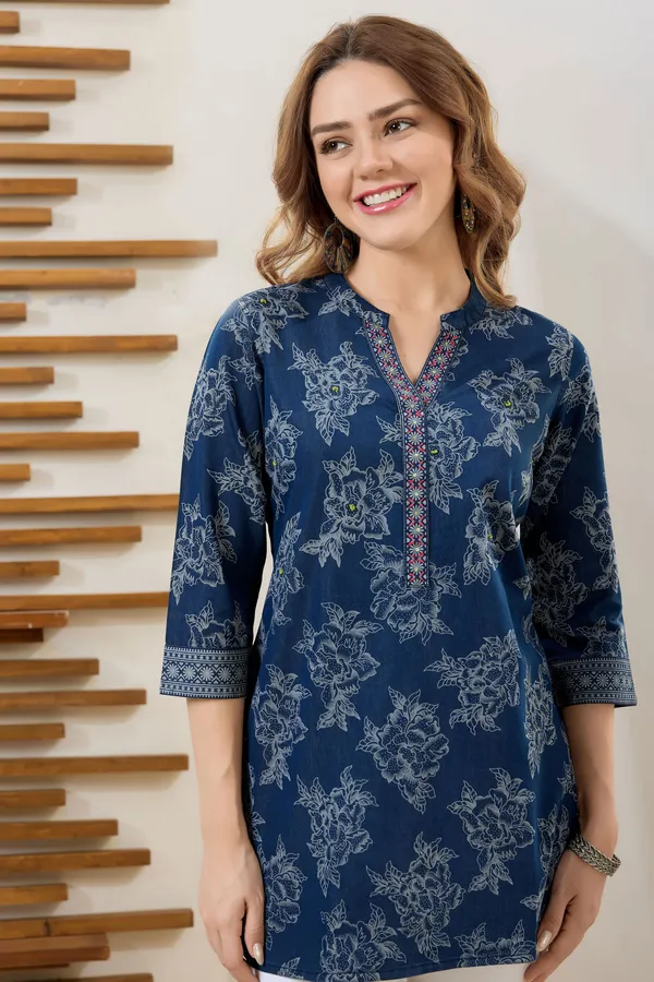 Trendy_Denim_Grey_Wash_Print_And_Thread_Work_Short_Tunic